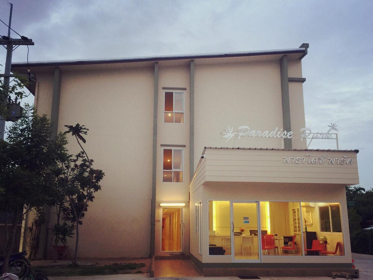 Oyo 306 Paradise Park Laemchabang Si Racha Ngoại thất bức ảnh