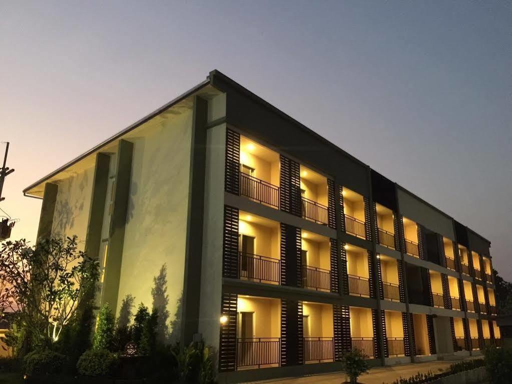 Oyo 306 Paradise Park Laemchabang Si Racha Ngoại thất bức ảnh